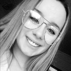 Meet your Posher, Karaline